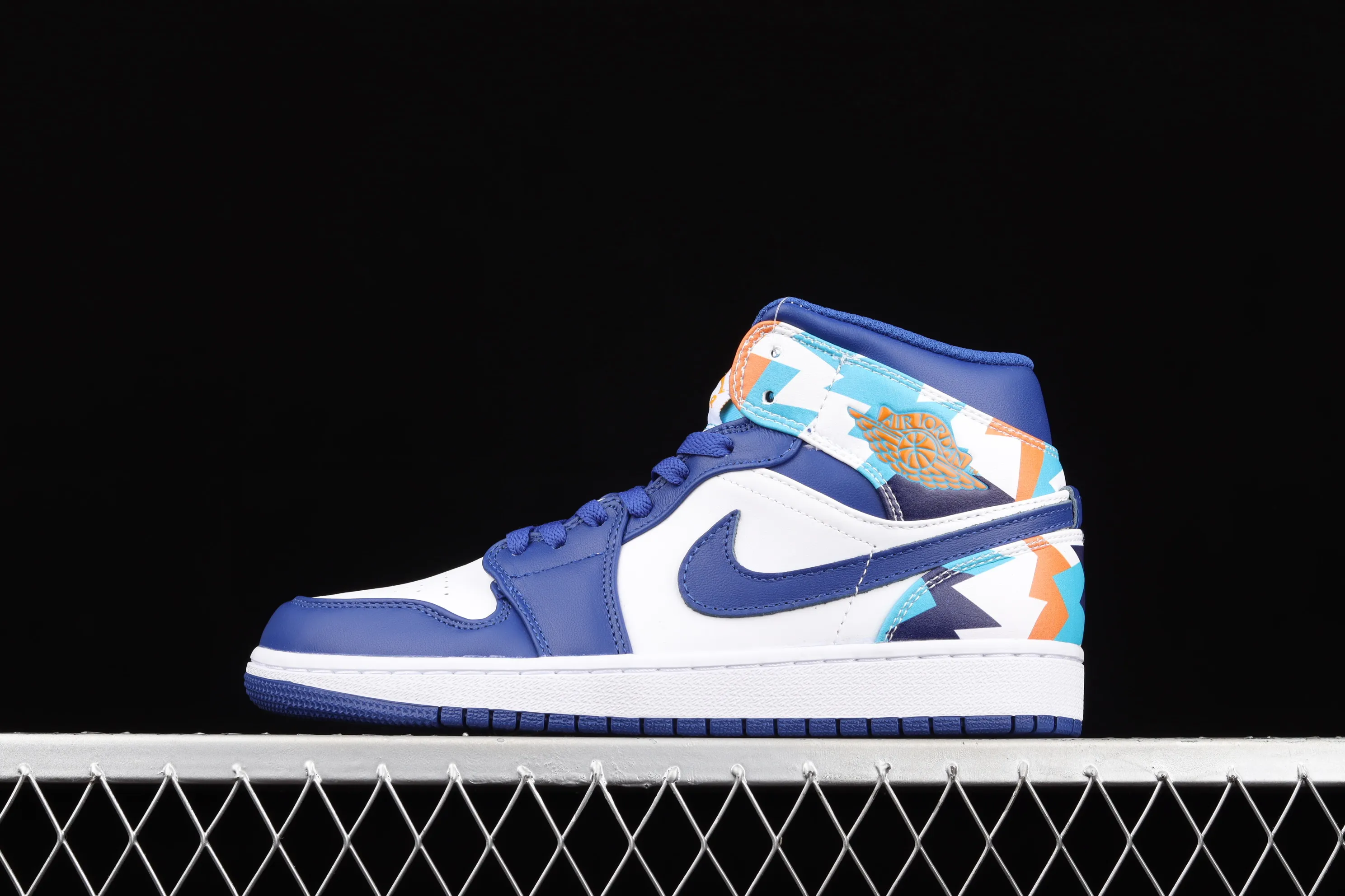 All categories Air Jordan Jordan series basketball shoes Air Jordan 1 Mid Air Jordan 1 Mid AJ1 Joe 1 geometric white and blue Zhongbang basketball shoes 555112-105
